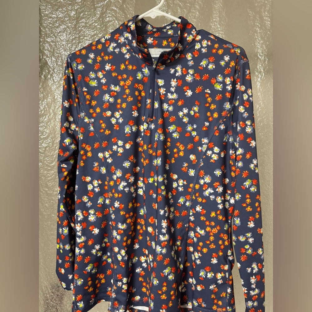 🦋Callaway Navy Floral Weather Series Top
